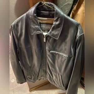 Men’s Wilsons Black Leather Jacket w/ Zip Thinsulate Lining and Pockets